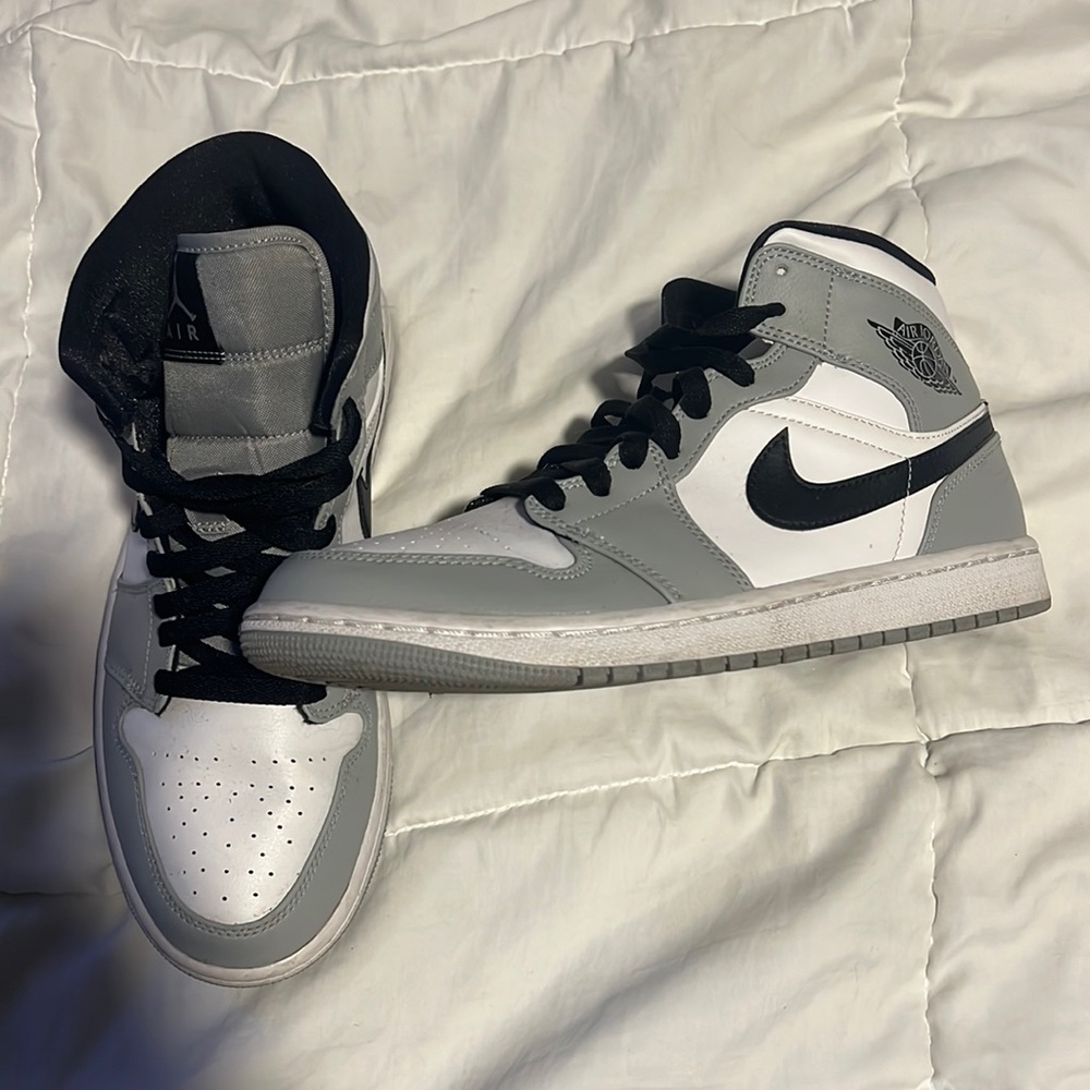 Jordan1 mid grey smoke